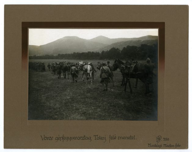 Tokaj felé menetelő gépfegyverosztag