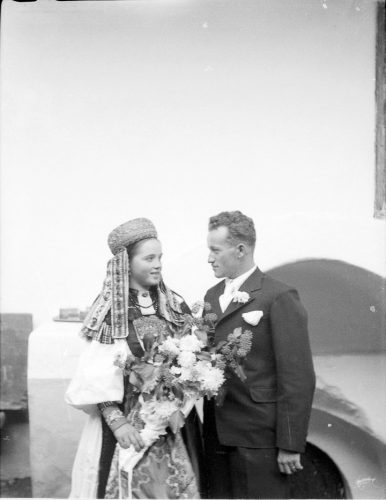 Az ifjú pár. Esküvő Torockón