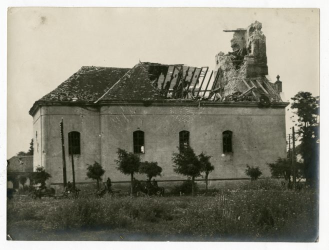 A szolnoki Vártemplom a román támadás után